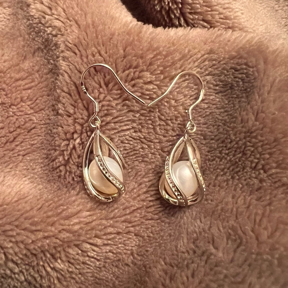 925 White Pearl and Silver Elegant Oval Twist Dangle Earrings